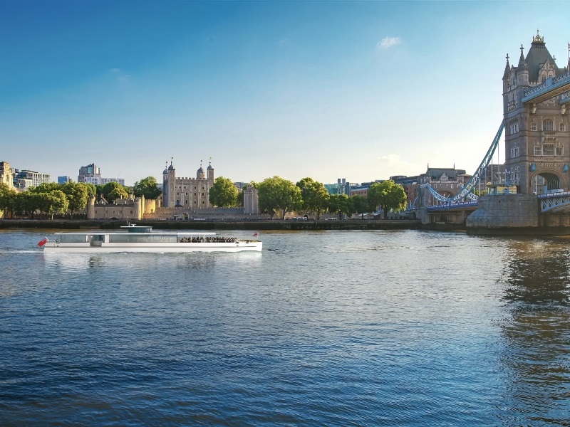 Andrew Jackson advises Woods Tours on purchase of UK's first electric tour boat